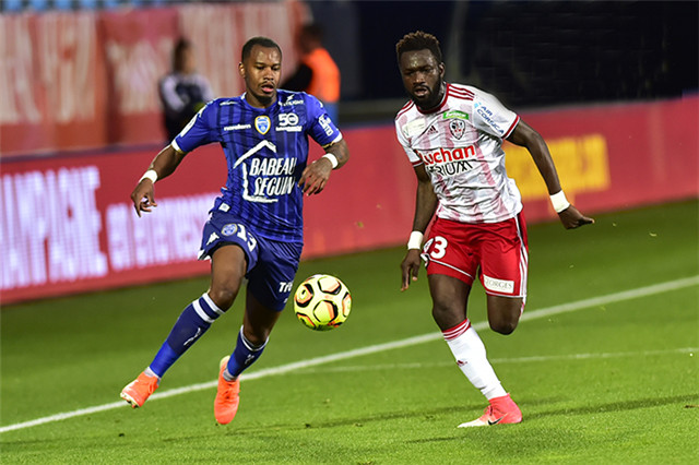 包含昂热宣布签下尼姆前锋，强化球队攻击线实力的词条