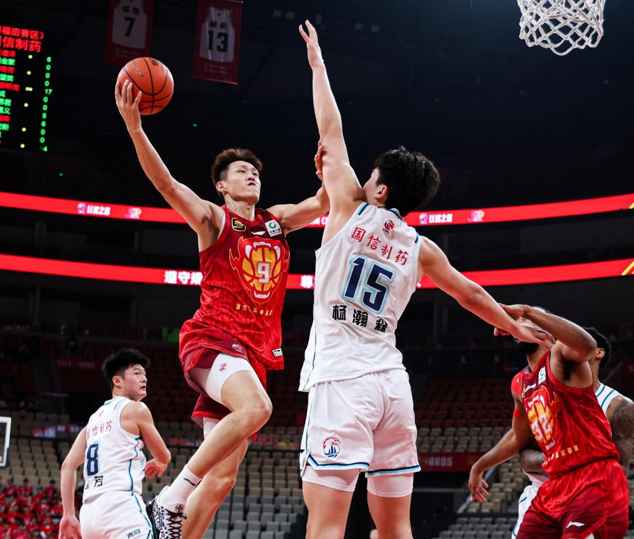 明星风采展示CBA联赛开赛燃烧赛场的简单介绍 明星风采展示CBA联赛开赛燃烧赛场的简单介绍