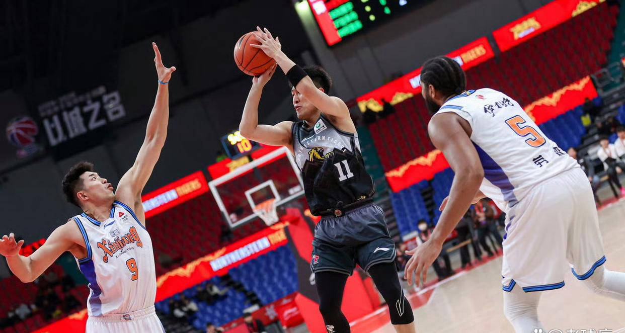 明星风采展示CBA联赛开赛燃烧赛场的简单介绍 明星风采展示CBA联赛开赛燃烧赛场的简单介绍